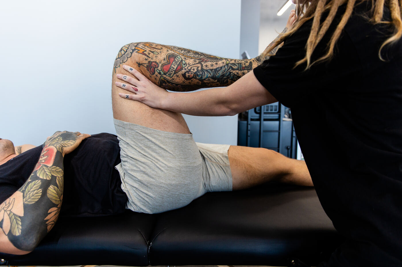 Assisted stretching on the table